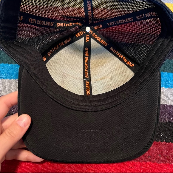Yeti All Black SnapBack Hat hand washed - Picture 4 of 15